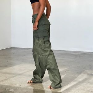 Local European cargo pants s/m